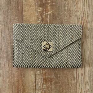 Clutch with detachable shoulder strap